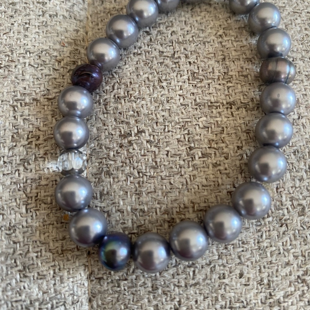 Gray Pearl Bracelet handmade elastic band - Picture 3 of 3